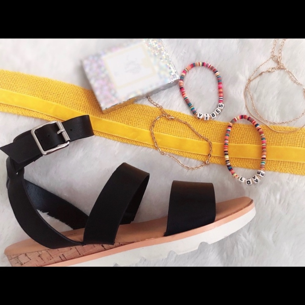 CUTE & CHIC black sandals